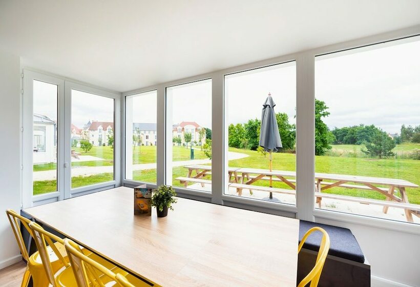 ویلای 4 خوابه, Staycity Aparthotels Near Disneyland Paris