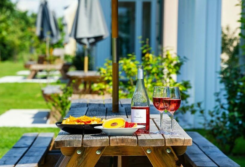 ویلای 4 خوابه, Staycity Aparthotels Near Disneyland Paris