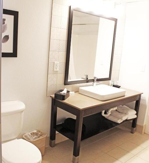 استودیوی لوکس, Independence Stay Hotel & Suites