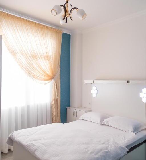 سوییت, Manija Hostel