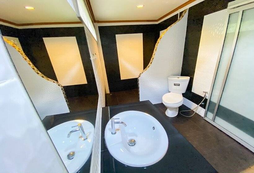 اتاق لوکس سه تخته, Koh Kood Far East Resort