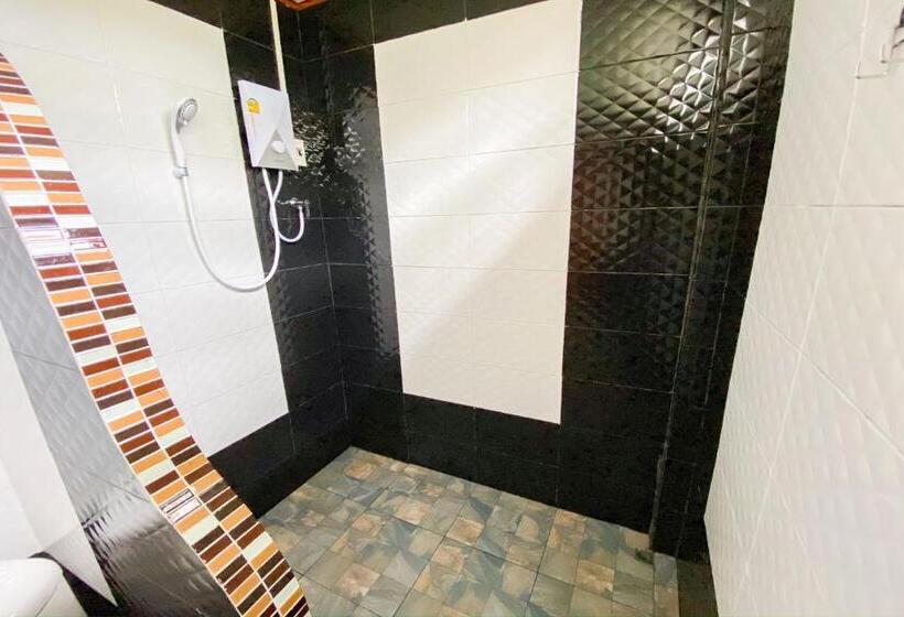 اتاق لوکس سه تخته, Koh Kood Far East Resort