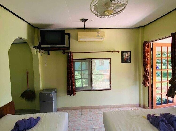 اتاق لوکس سه تخته, Koh Kood Far East Resort