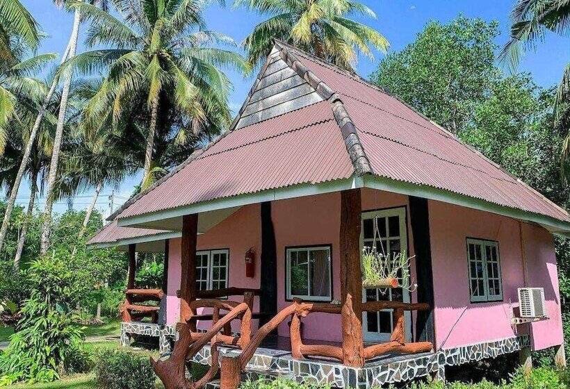 اتاق لوکس سه تخته, Koh Kood Far East Resort