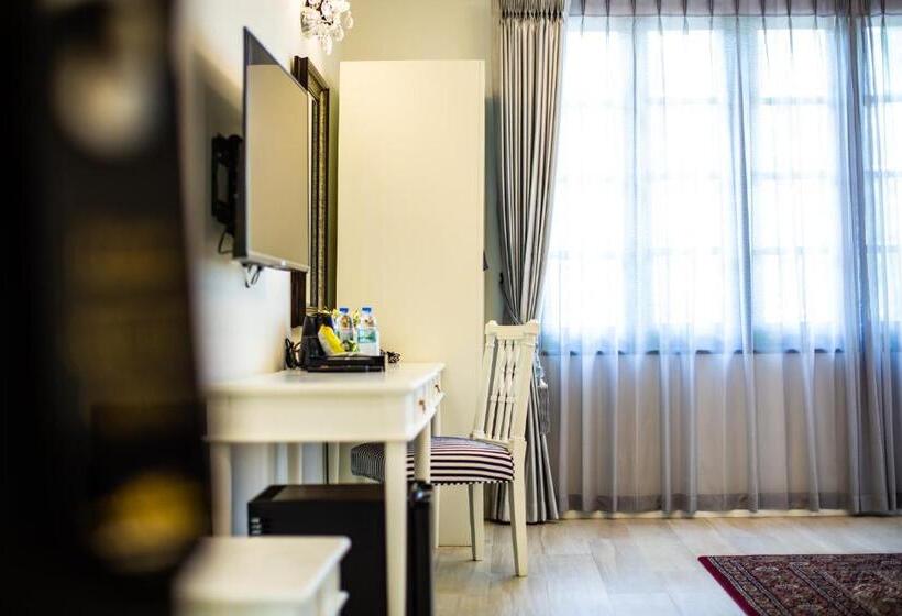 سوییت جونیور, Merchant Villa  Sha Extra Plus
