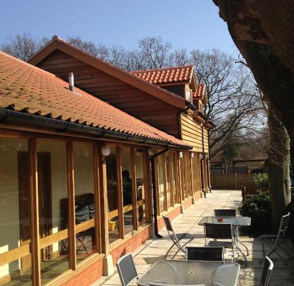 اتاق اجرایی, The Olde Windmill Inn