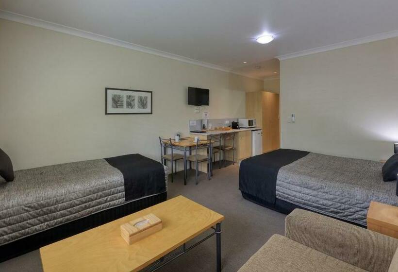 패밀리 스위트, Country Roads Motor Inn