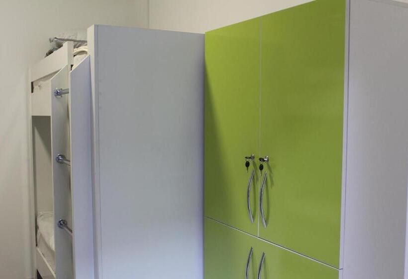 تختخواب در اتاق مشترک, Park Hostel Osh