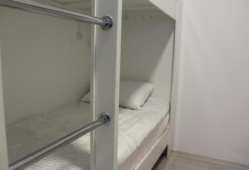 تختخواب در اتاق مشترک, Park Hostel Osh