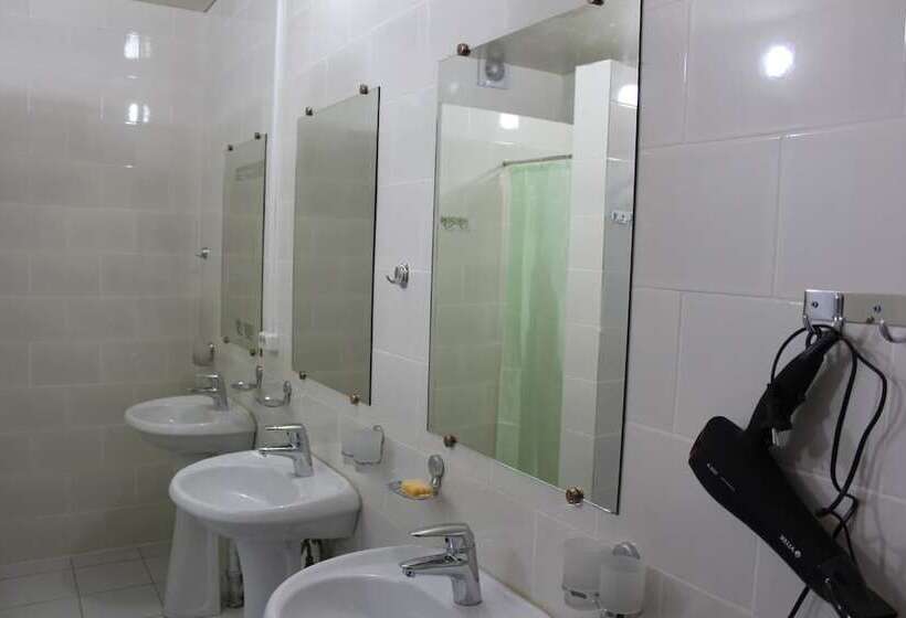 تختخواب در اتاق مشترک, Park Hostel Osh