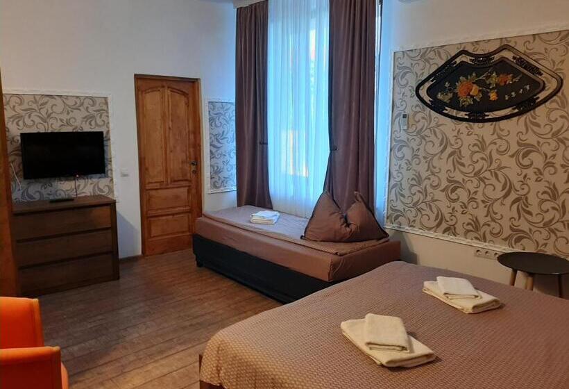 اتاق استاندارد سه نفره, Vila Fortuna Auri