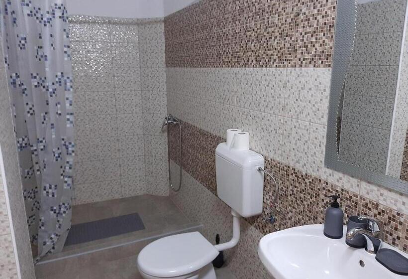 اتاق استاندارد سه نفره, Vila Fortuna Auri