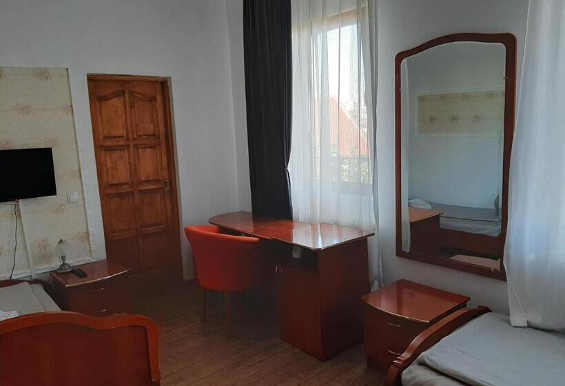 اتاق استاندارد سه نفره, Vila Fortuna Auri