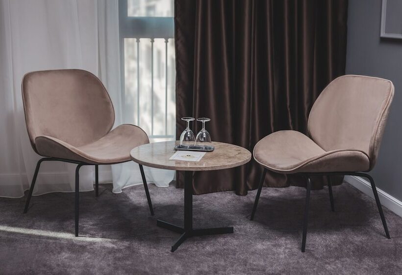 استودیوی استاندارد, Boscovich Boutique