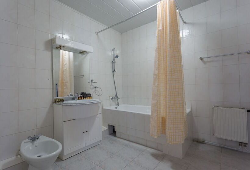 וילה בת 3 חדרי שינה, Russky Dom Divny 43°39° Spa