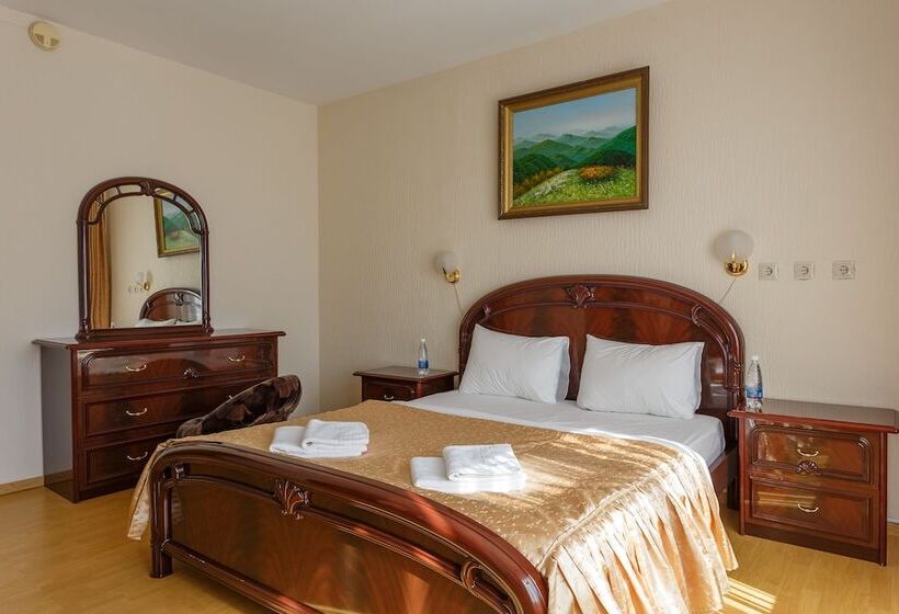 וילה בת 3 חדרי שינה, Russky Dom Divny 43°39° Spa