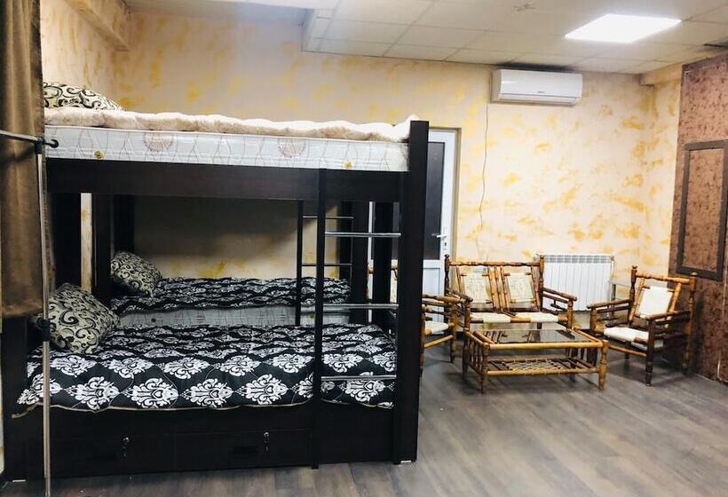 تختخواب در اتاق مشترک, M&g Hostel And Tours