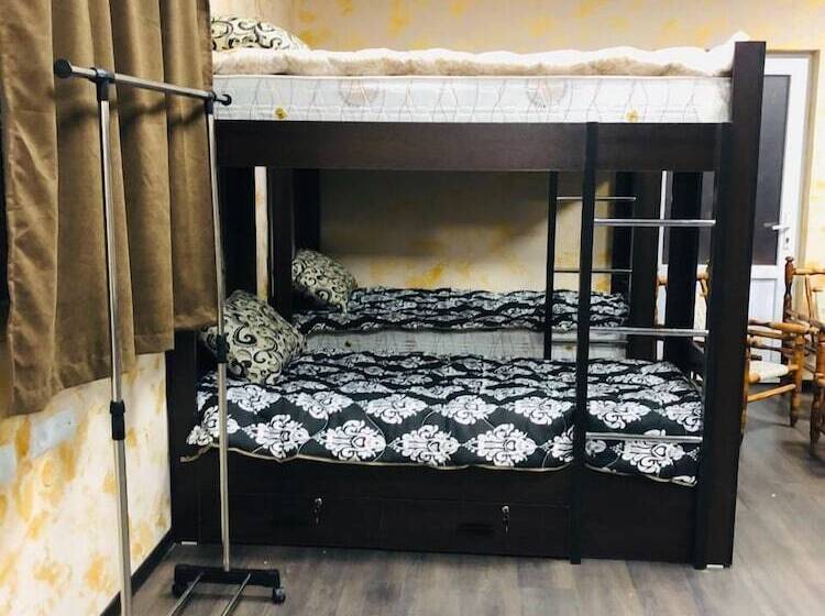 تختخواب در اتاق مشترک, M&g Hostel And Tours