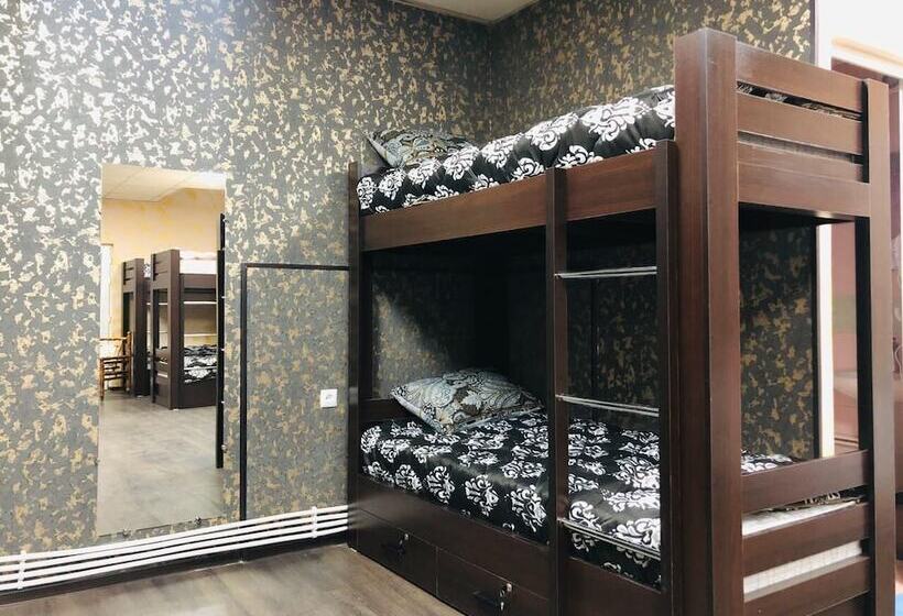 تختخواب در اتاق مشترک, M&g Hostel And Tours