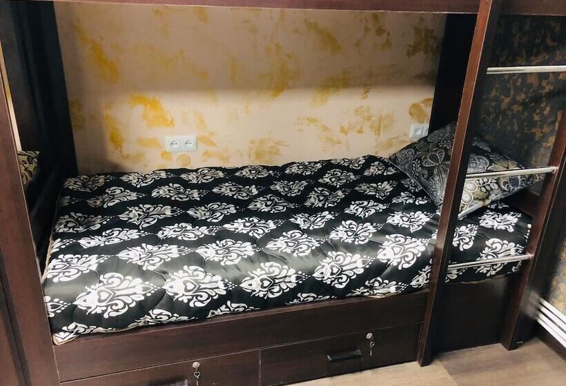 تختخواب در اتاق مشترک, M&g Hostel And Tours