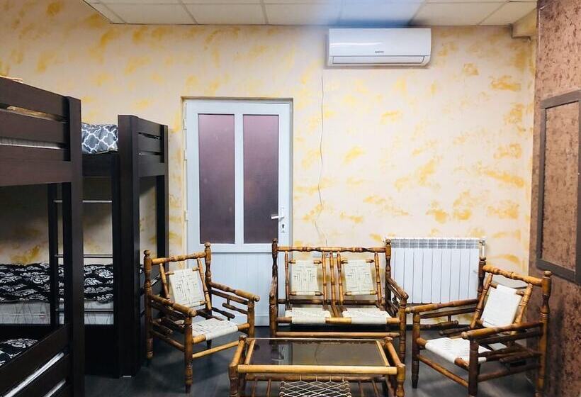 تختخواب در اتاق مشترک, M&g Hostel And Tours