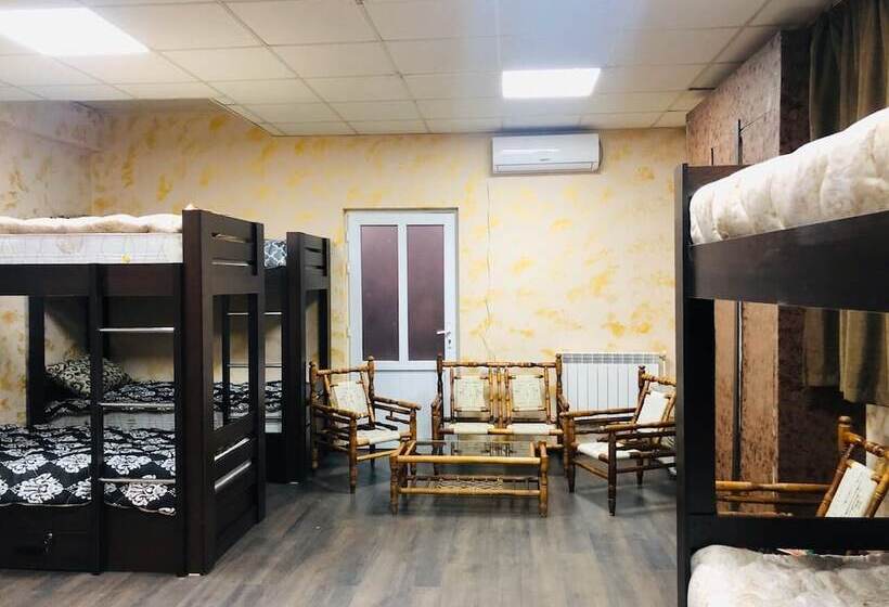 تختخواب در اتاق مشترک, M&g Hostel And Tours