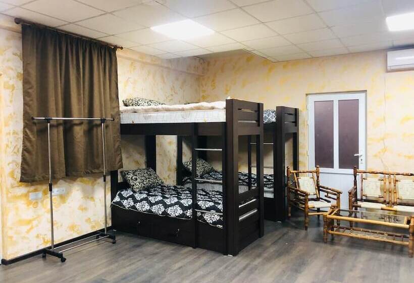 تختخواب در اتاق مشترک, M&g Hostel And Tours