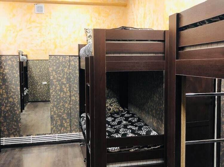 تختخواب در اتاق مشترک, M&g Hostel And Tours