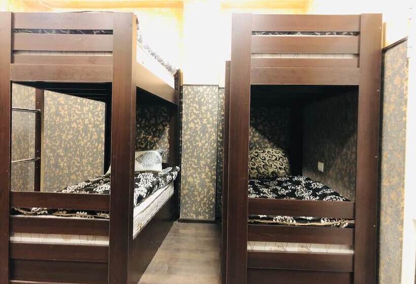 تختخواب در اتاق مشترک, M&g Hostel And Tours