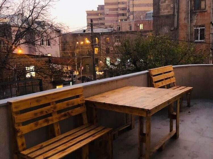 تختخواب در اتاق مشترک, M&g Hostel And Tours