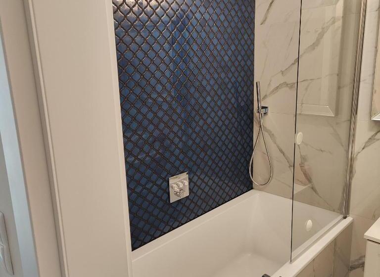 سوییت لوکس, Sleepy3city Apartments Batorego 9