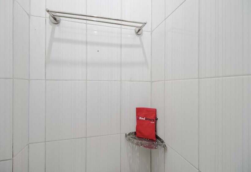 Номер Стандарт, Reddoorz Near Mall Panakkukang 3