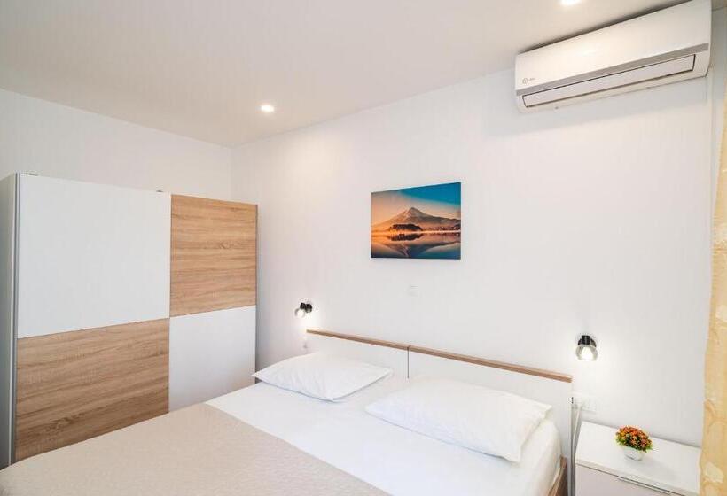 Standard Room with Balcony Side Sea View, Apartment & Rooms Papa