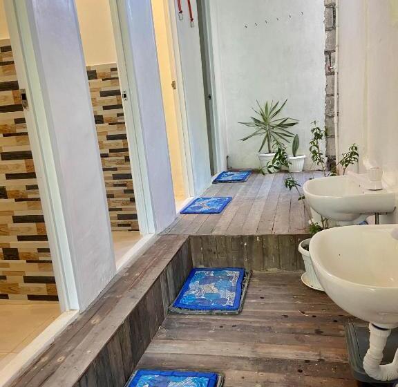 Quarto Triplo Estandar Banheiro Compartilhado, Babu Backpackers Inn