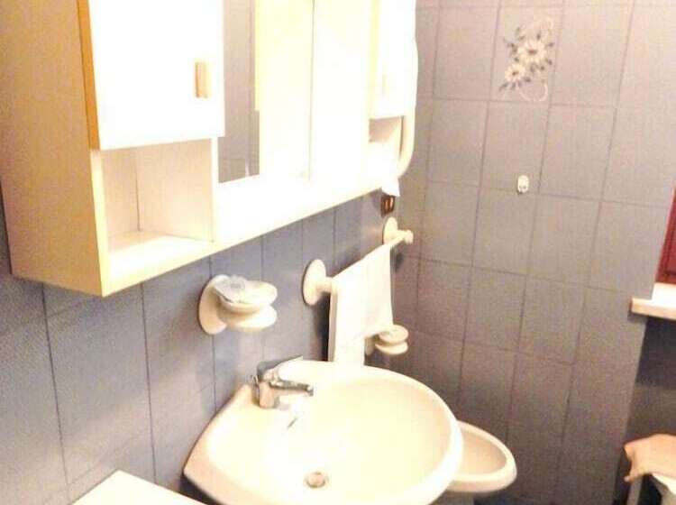 استودیوی استاندارد, Residence Europa Unita