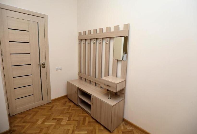 سوئیت جونیور خانوادگی, Alba Hotel Yerevan