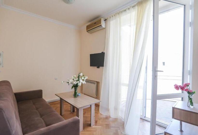 سوئیت جونیور خانوادگی, Alba Hotel Yerevan