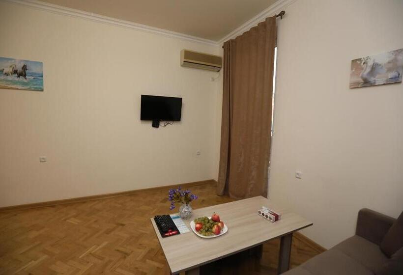 سوئیت جونیور خانوادگی, Alba Hotel Yerevan