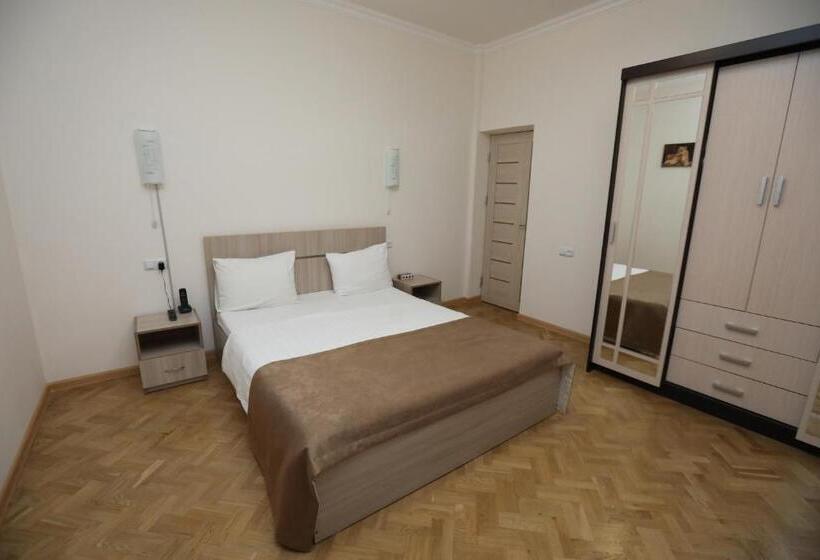سوئیت جونیور خانوادگی, Alba Hotel Yerevan