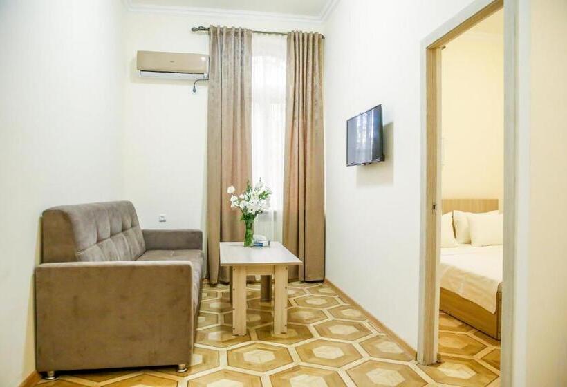 سوئیت جونیور خانوادگی, Alba Hotel Yerevan