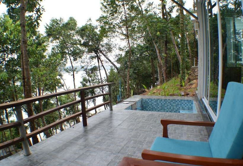 بانگلوی لوکس, Pearl Beach Resort & Spa