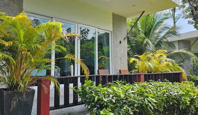 بانگلوی لوکس, Pearl Beach Resort & Spa