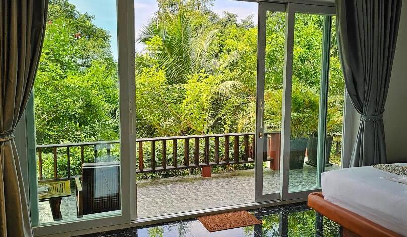 بانگلوی لوکس, Pearl Beach Resort & Spa
