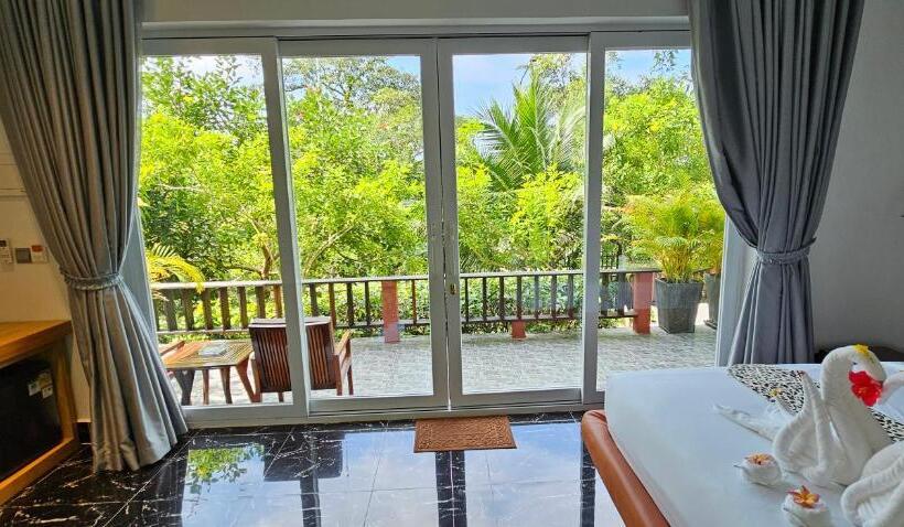 بانگلوی لوکس, Pearl Beach Resort & Spa
