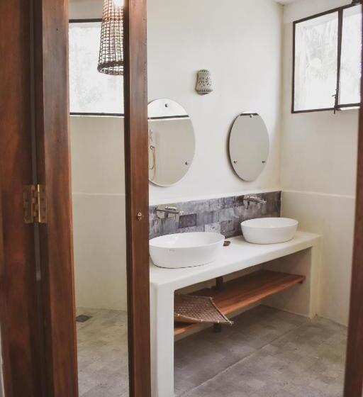 Трехместный Номер Deluxe, The Nuga House