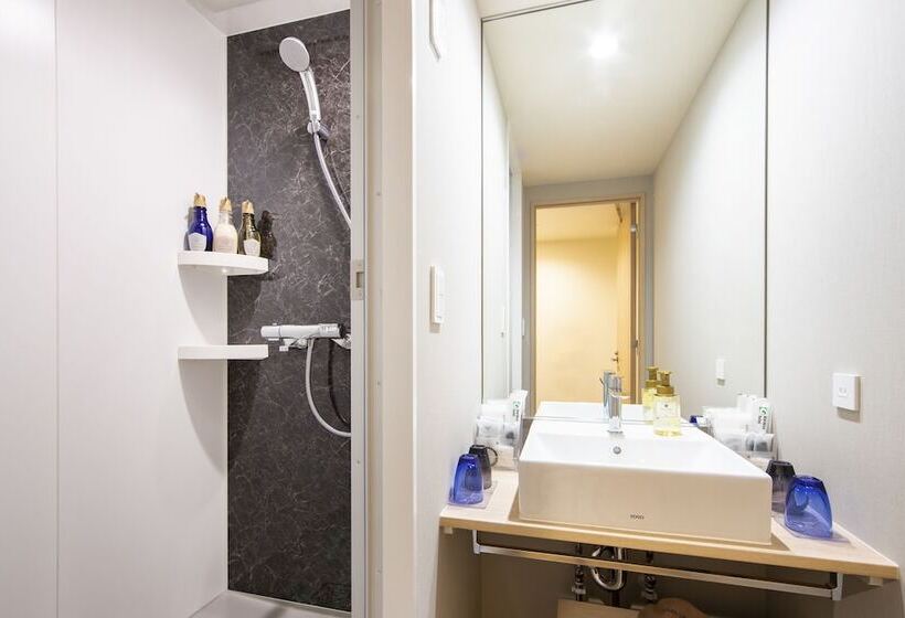 Quarto Estandar Comunicado, Karaksa Hotel Tokyo Station