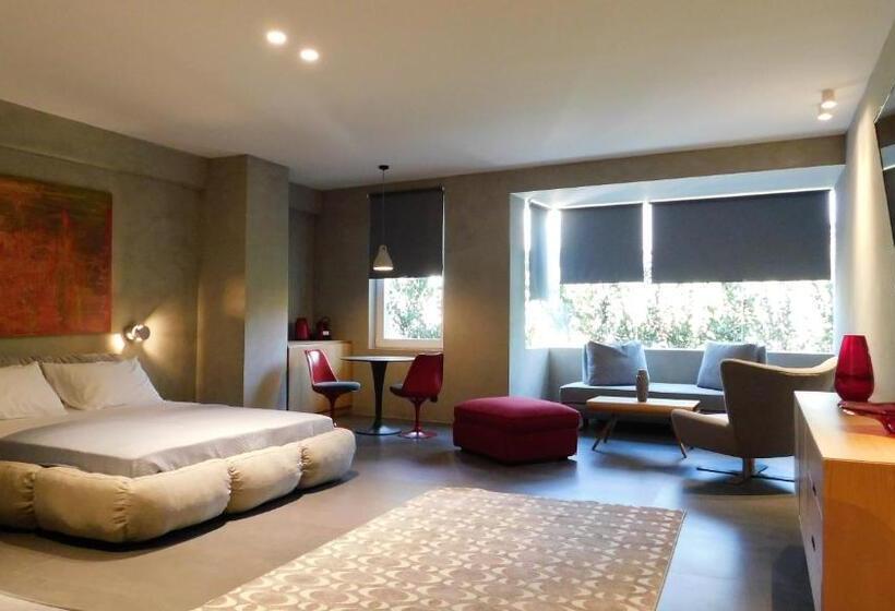 Superior suite with garden view, 101 Adrianou Apartments