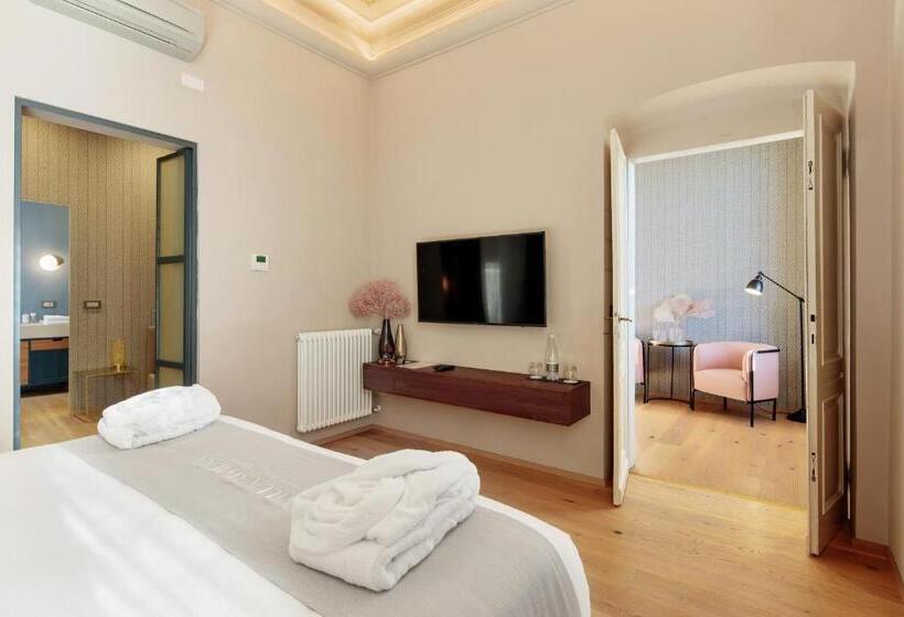 سوییت لوکس, Villa Riviera Resort