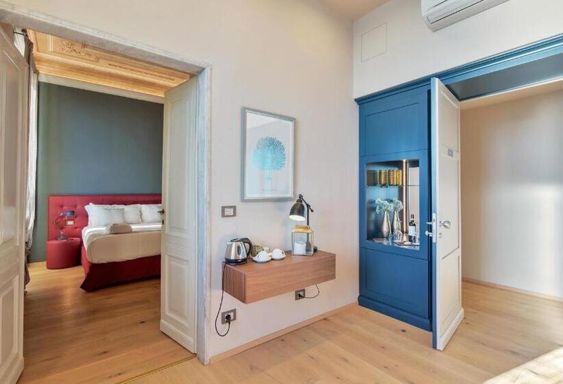سوییت لوکس, Villa Riviera Resort