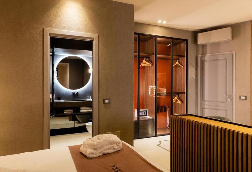 سوئیت جونیور با ماساژ آبی, Villa Riviera Resort